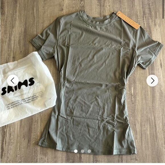 SKIMS Tops - NWT SKIMS fits everybody short sleeve